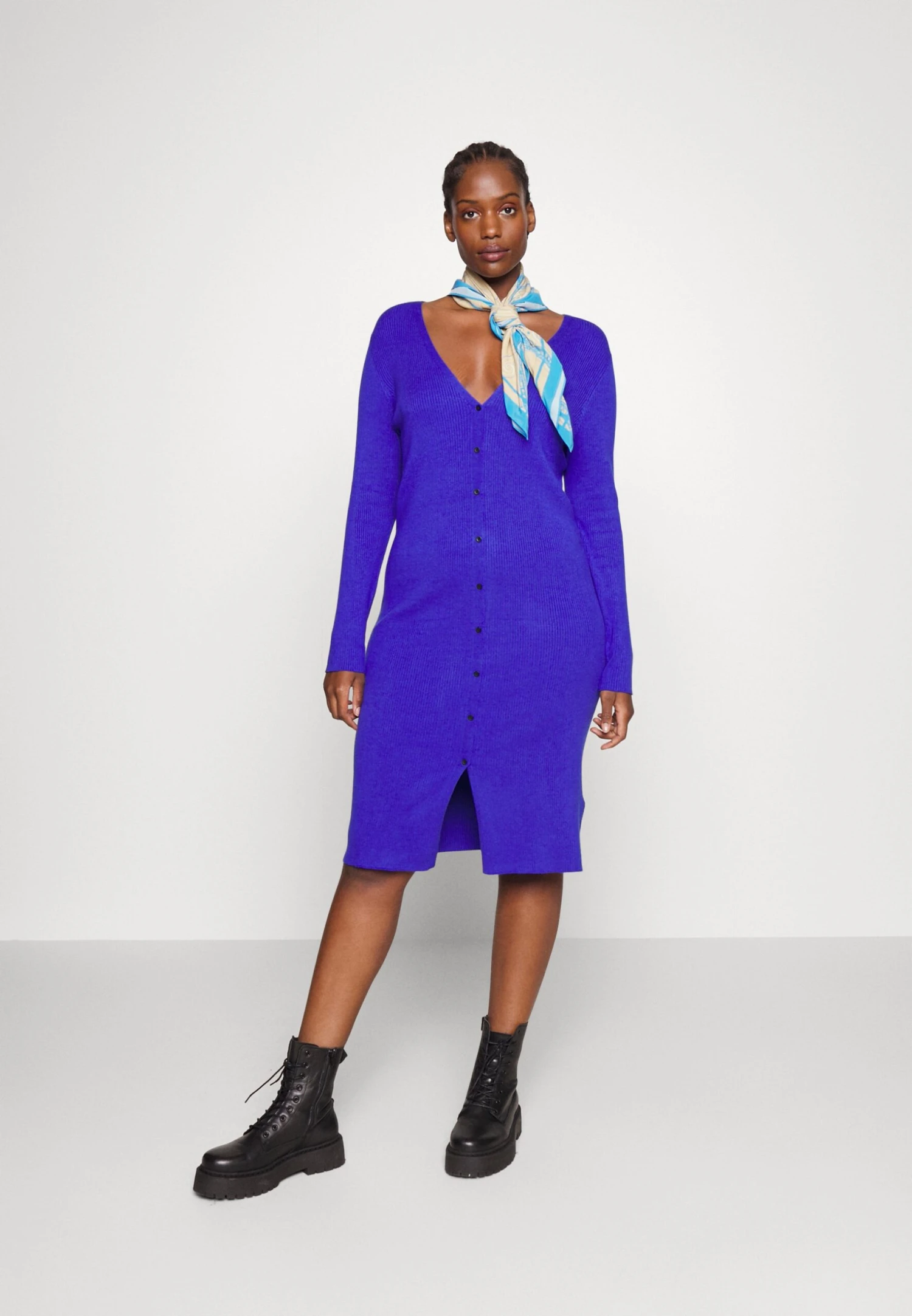 Robe Pull - Blue Robe Pull - Blue -Anna Field 00cca3f74df4423a909d9bb5aa28322d scaled