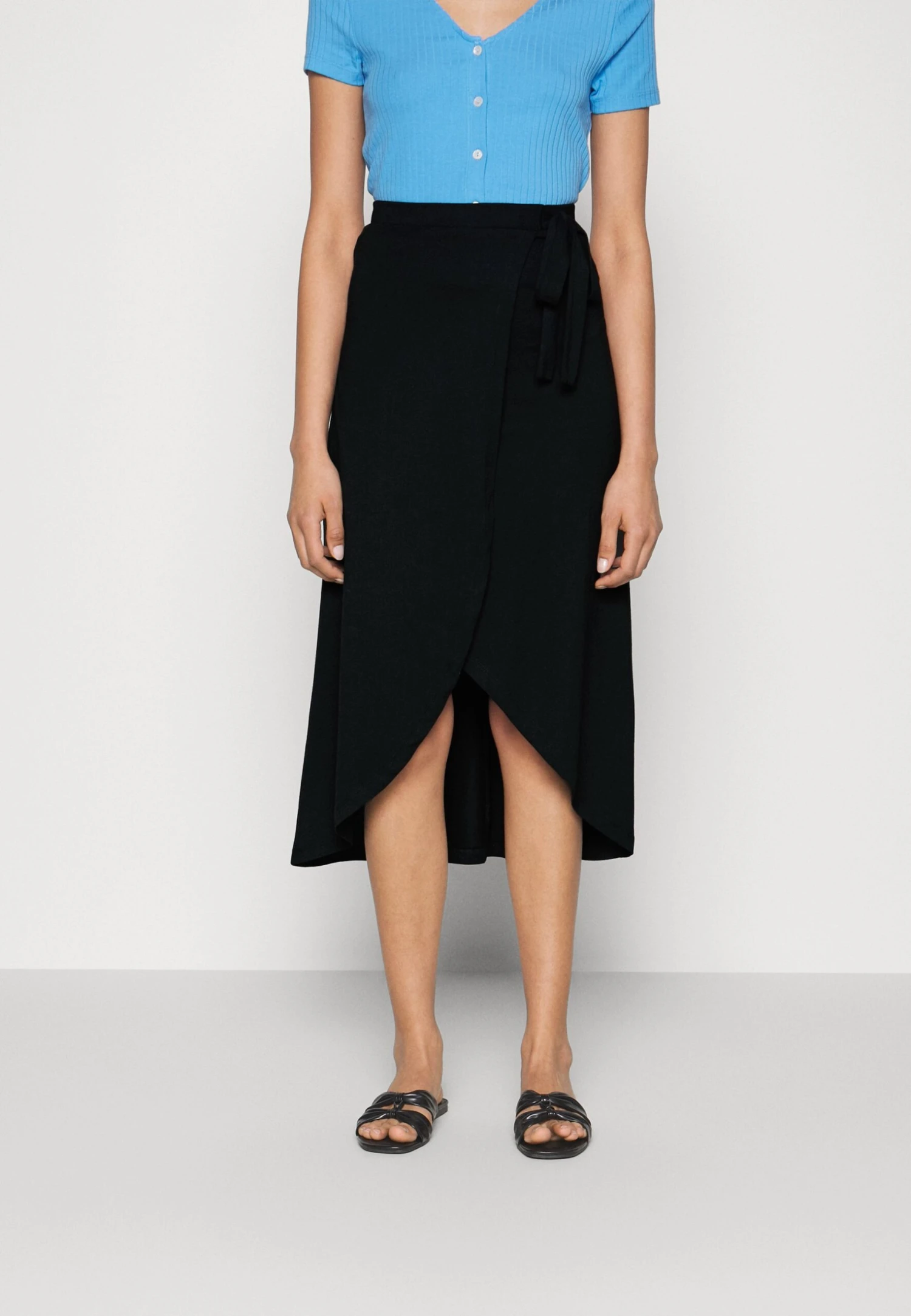 Basic Wrap Over Midi Skirt - Jupe Trapèze - Black Anna Field Basic Wrap Over Midi Skirt - Jupe Trapèze - Black -Anna Field 161673da8d96477e901a7ce66959ee74 scaled