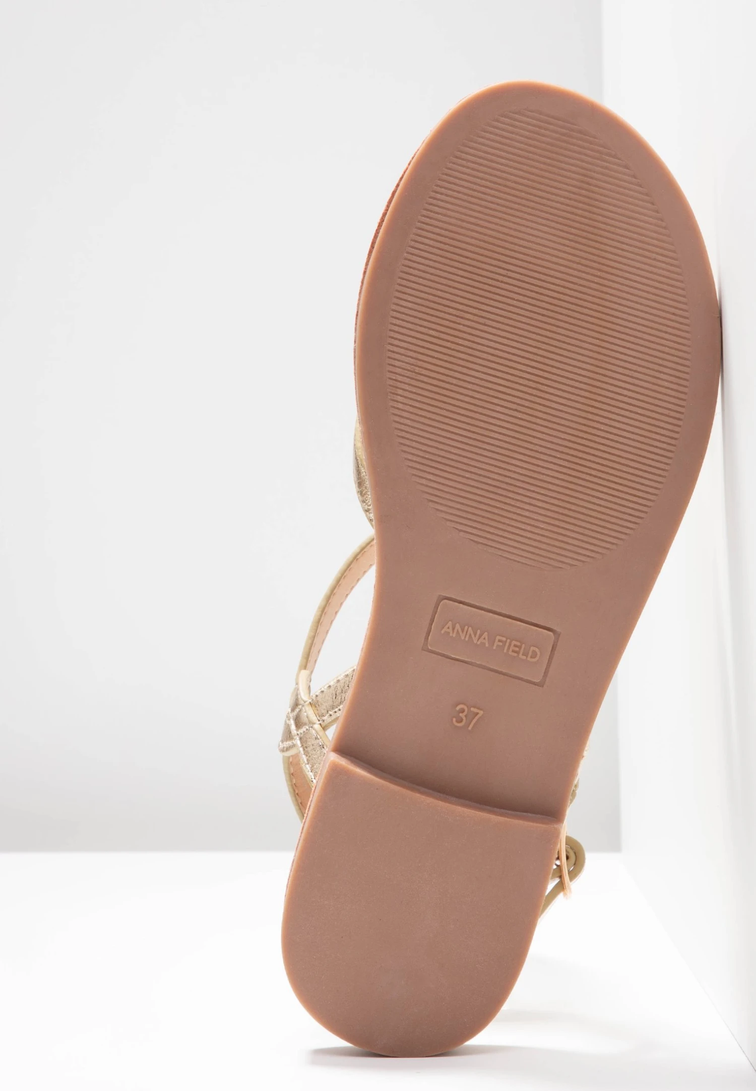 Tongs - Gold Anna Field Tongs - Gold -Anna Field 2323e8202ec7471e9d390385ec2f1a0f