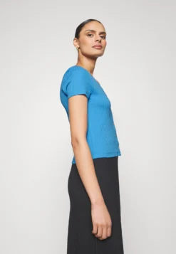 Anna Field Gilet - Blue -Anna Field 24950c3cf39b4e9ab2f477f7526de89c scaled