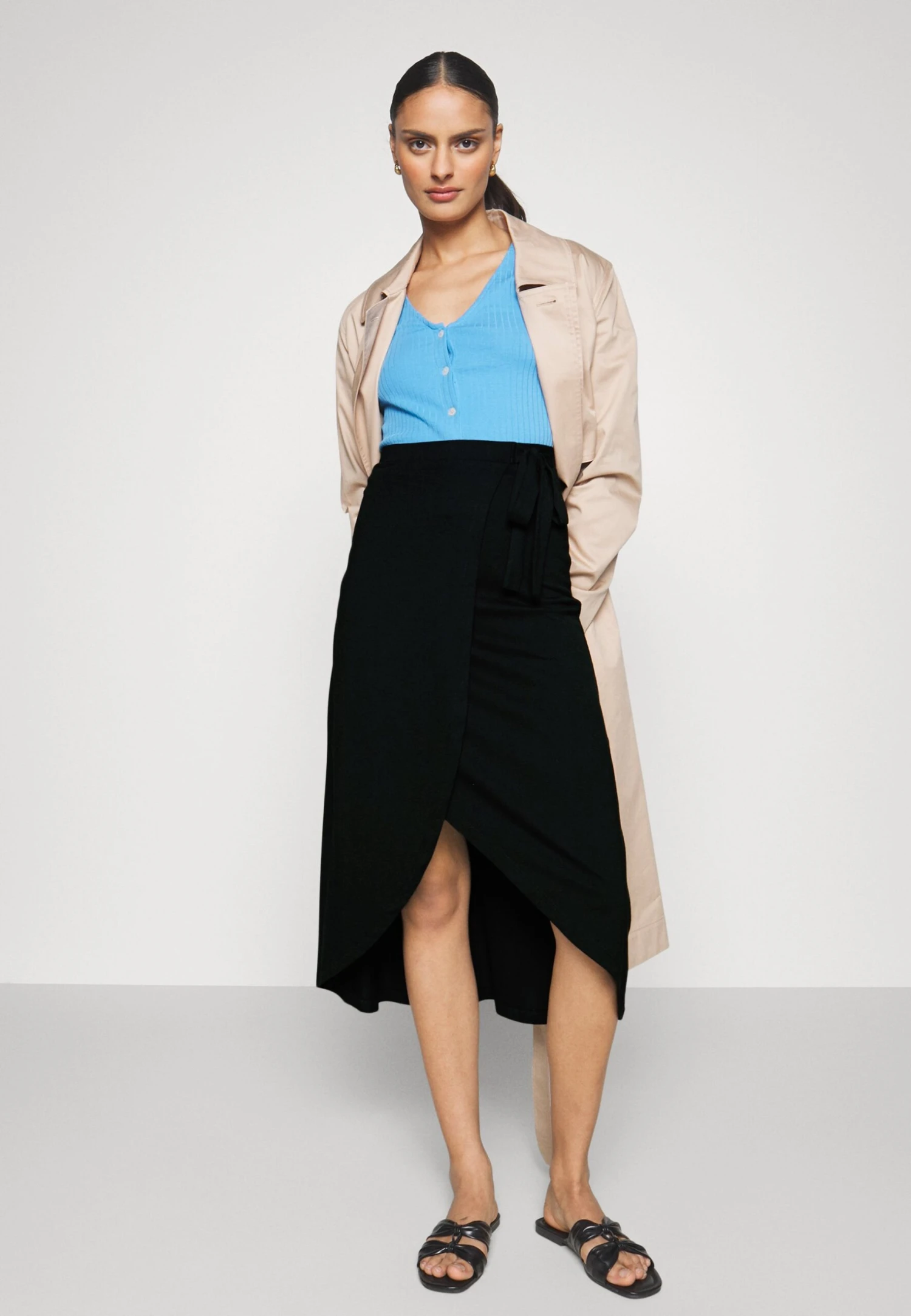 Basic Wrap Over Midi Skirt - Jupe Trapèze - Black Anna Field Basic Wrap Over Midi Skirt - Jupe Trapèze - Black -Anna Field 264acaf8c7414ababd1c8ed4dc1432a7 scaled