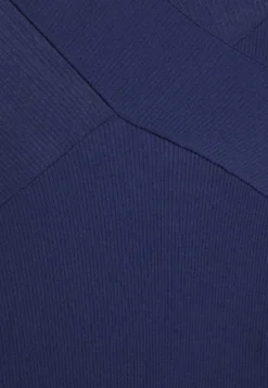 Anna Field V Ausschnitt Bodycon Midi Strickkleid - Robe Fourreau - Dark Blue 2 Anna Field V Ausschnitt Bodycon Midi Strickkleid - Robe Fourreau - Dark Blue -Anna Field 3290a5e80f304503add62d145acdc15a scaled