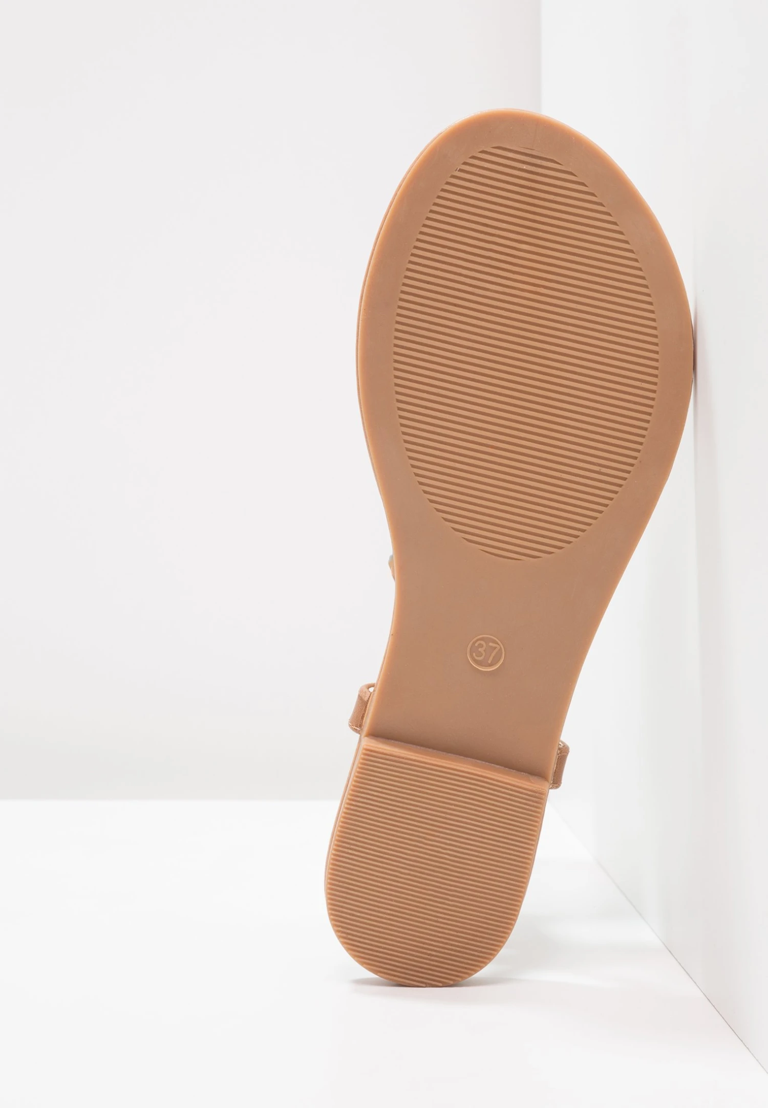 Tongs - Brown Anna Field Tongs - Brown -Anna Field 37219d042d2942bd80a3a55a71e89216