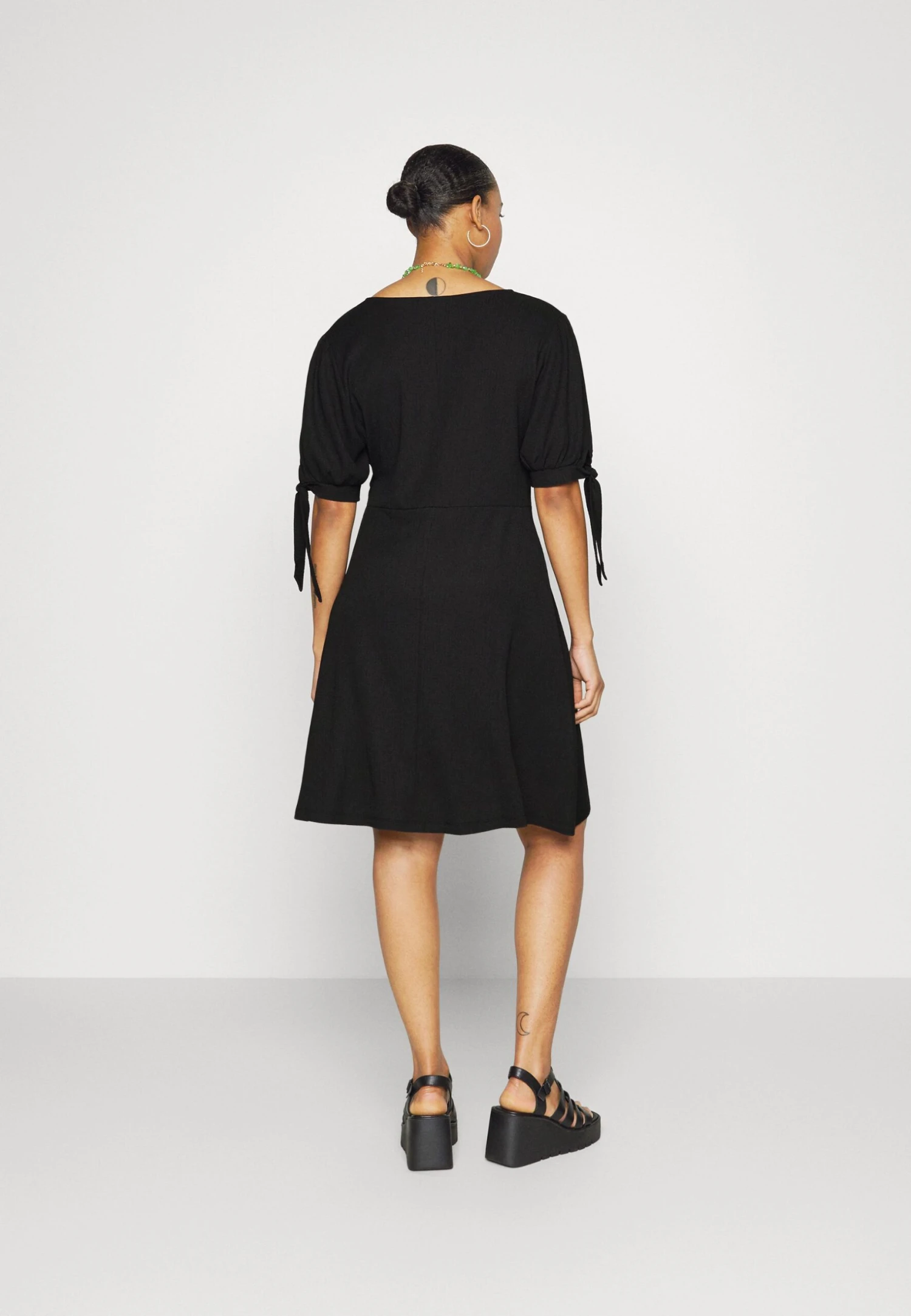 Robe De Jour - Black Robe De Jour - Black -Anna Field 4cd4abe2a72b42a2af6a9d3dad06d976 scaled
