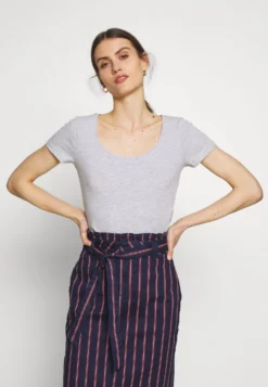 Anna Field 3 Pack - T-Shirt Basique - White/Navy/Light Grey Melange -Anna Field 508fdf9f0040410588cc787733538b71 scaled