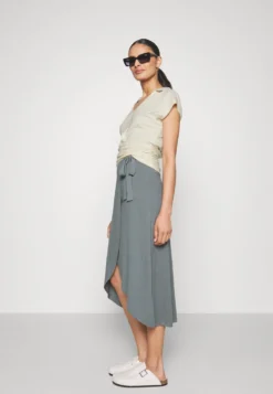 Anna Field Wrap Blouse - Blouse - Offwhite 4 Anna Field Wrap Blouse - Blouse - Offwhite -Anna Field 55dc81c3740b469d94951e94116b3d14 scaled