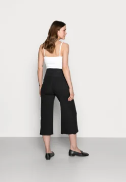 Pantalon De Survêtement - Black -Anna Field 68109b0ece8e4f9e97f994f6b8072c7d scaled
