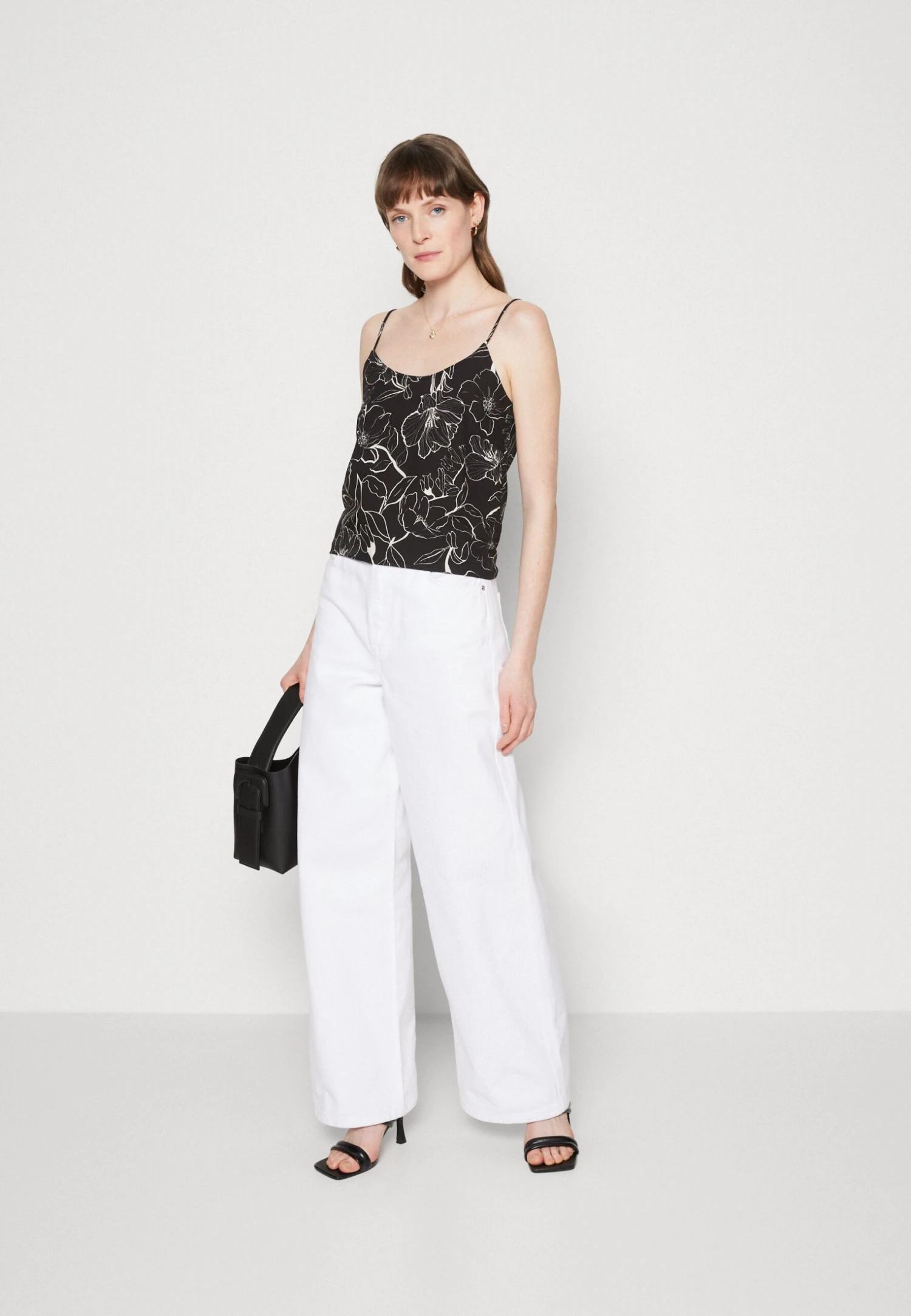 Débardeur - Black/White Anna Field Débardeur - Black/White -Anna Field 689fc16adec4474992f7d8823bf535f7 scaled