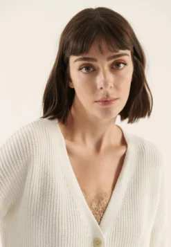 Anna Field Gilet - Off-White 5 Anna Field Gilet - Off-White -Anna Field 6c62d1968c31484eac8b4de1463df3bd scaled