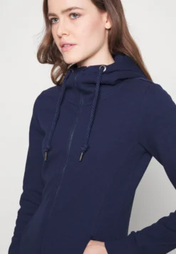 Sweat Zippé - Dark Blue -Anna Field 7bda25c1f919476085145851035afabc scaled