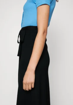 Anna Field Basic Wrap Over Midi Skirt - Jupe Trapèze - Black 6 Anna Field Basic Wrap Over Midi Skirt - Jupe Trapèze - Black -Anna Field 803d7cd6783d444c9f967014797606fc scaled