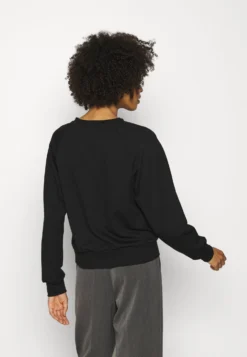 Anna Field Basic Clean Crew Neck Sweatshirt - Sweatshirt - Black -Anna Field 88bc03987686408c83d83956951c563a scaled