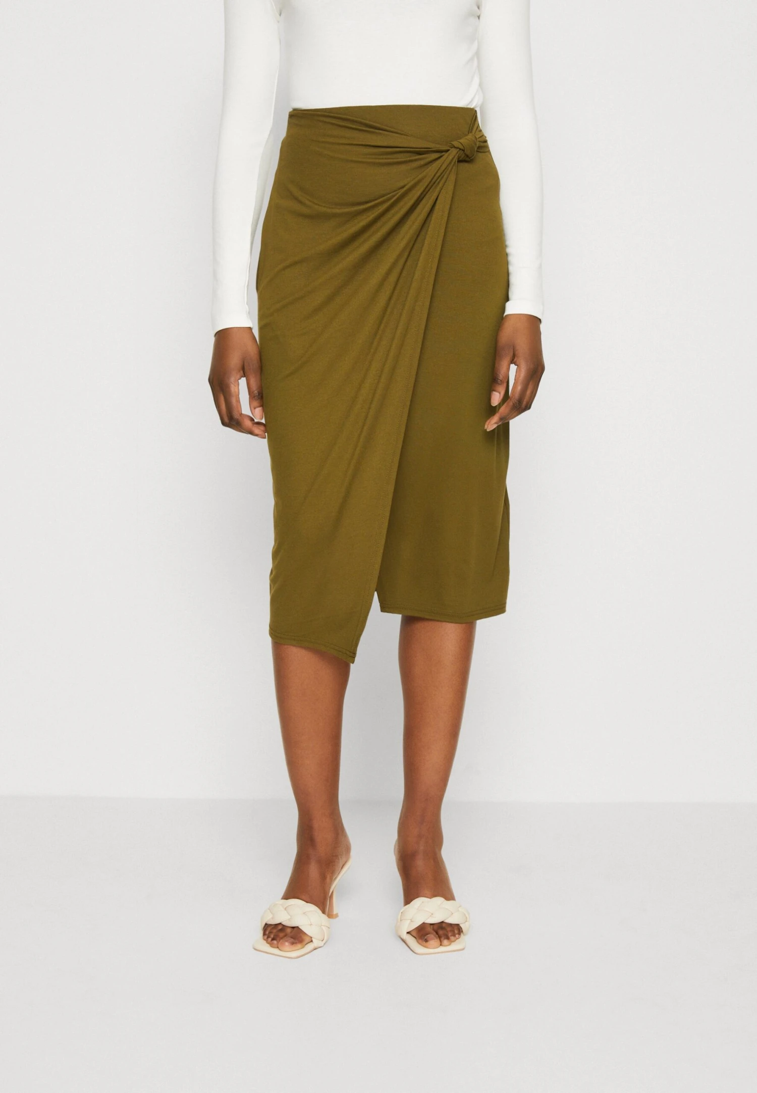 Front Knot Midi Skirt - Jupe Crayon - Khaki Anna Field Front Knot Midi Skirt - Jupe Crayon - Khaki -Anna Field 933a7b9984fc46649021338a1ef42a76 scaled