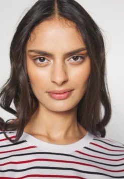 Anna Field 2 Pack - T-Shirt Imprimé - White/Multi-Coloured/Black -Anna Field 9515928ec37e470a9d257dfbf73073d8 scaled