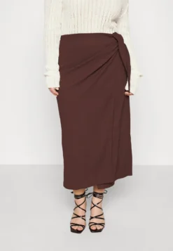 Curvy Textured Sarong Midi Skirt - Jupe Portefeuille - Brown