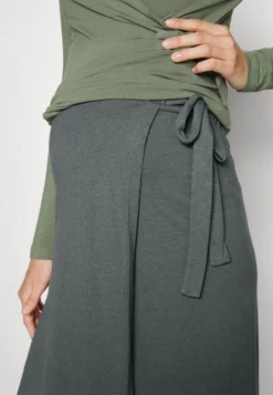 Maternity Basic Midi Skirt - Jupe Crayon - Light Green 4 Maternity Basic Midi Skirt - Jupe Crayon - Light Green -Anna Field 966ca3a490b643babb058a6ad02875e0 scaled