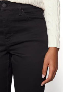 Jean Droit - Black -Anna Field 9a2bfcb2ef7e404990a67888a80bfa66 scaled