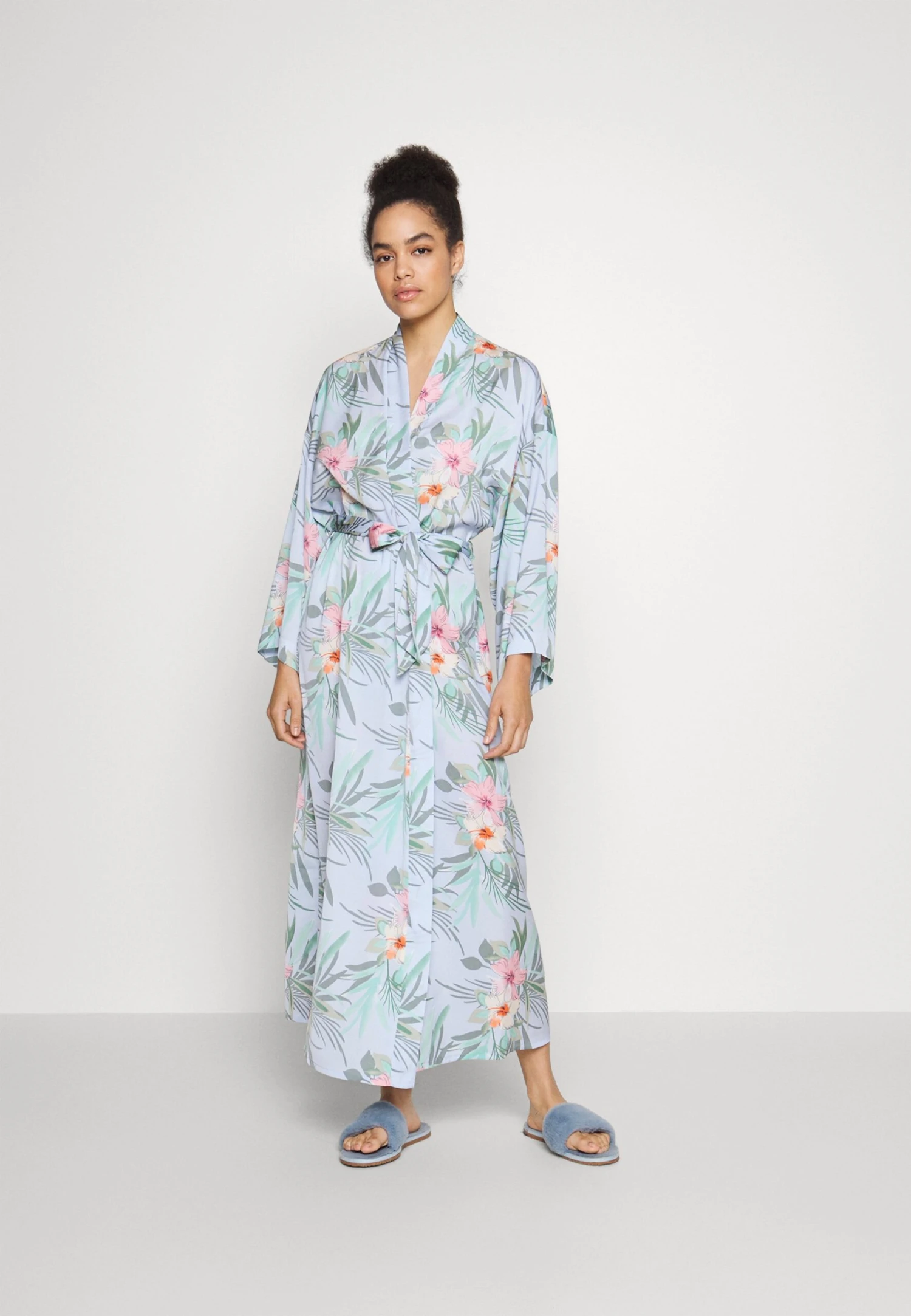 Floral Robe - Peignoir - Blue Anna Field Floral Robe - Peignoir - Blue -Anna Field a2a9590cc1db458ba9b782c2b7c7e0ba scaled