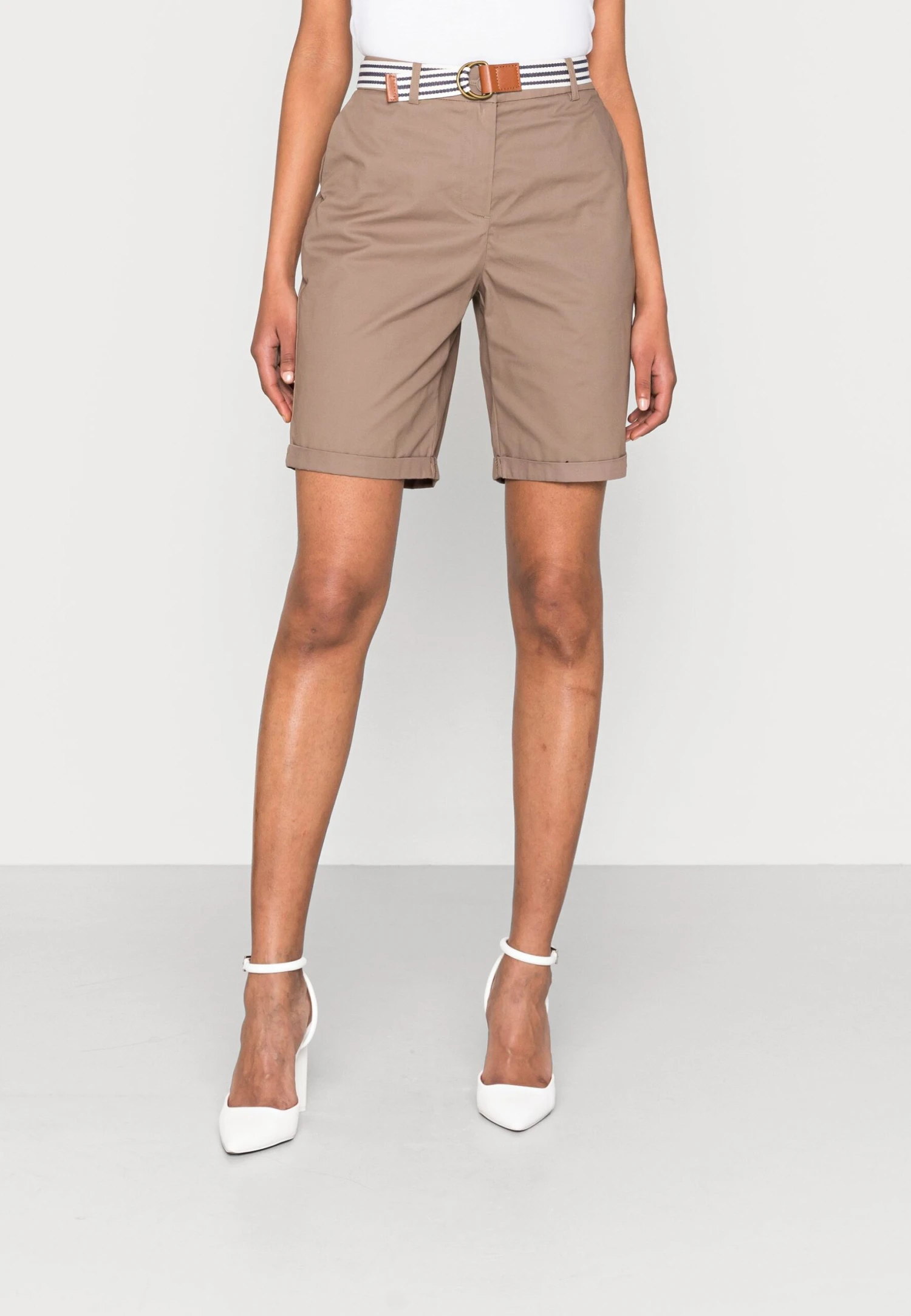 Short - Taupe Anna Field Short - Taupe -Anna Field a6e411aabed240cfa99d647626b5482e scaled