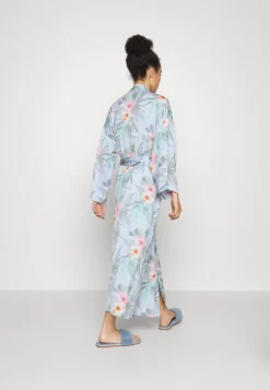 Anna Field Floral Robe - Peignoir - Blue 2 Anna Field Floral Robe - Peignoir - Blue -Anna Field a993fdd81fac4d6e8a2b4bc9e3d07a0d scaled