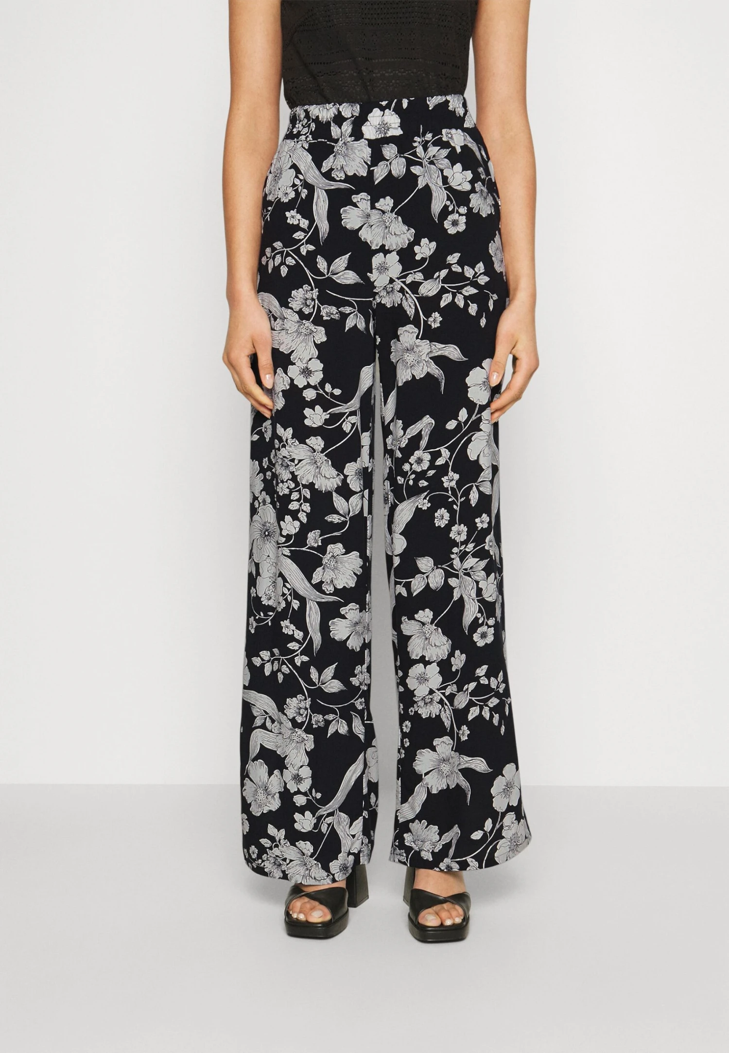 Pantalon Classique - Black/Off-White Pantalon Classique - Black/Off-White -Anna Field ac593d18c64f4feea461459811b4344f scaled