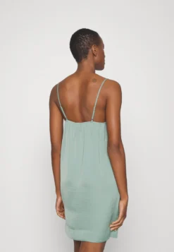 Anna Field Chemise De Nuit / Nuisette - Green 2 Anna Field Chemise De Nuit / Nuisette - Green -Anna Field b33dfcbd03e1443c9f25c5bfe2eef2dc scaled