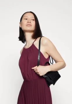 Anna Field Robe De Soirée - Dark Red 3 Anna Field Robe De Soirée - Dark Red -Anna Field b3fe7d320fce48e7b25d5f9b2cbdf18e scaled