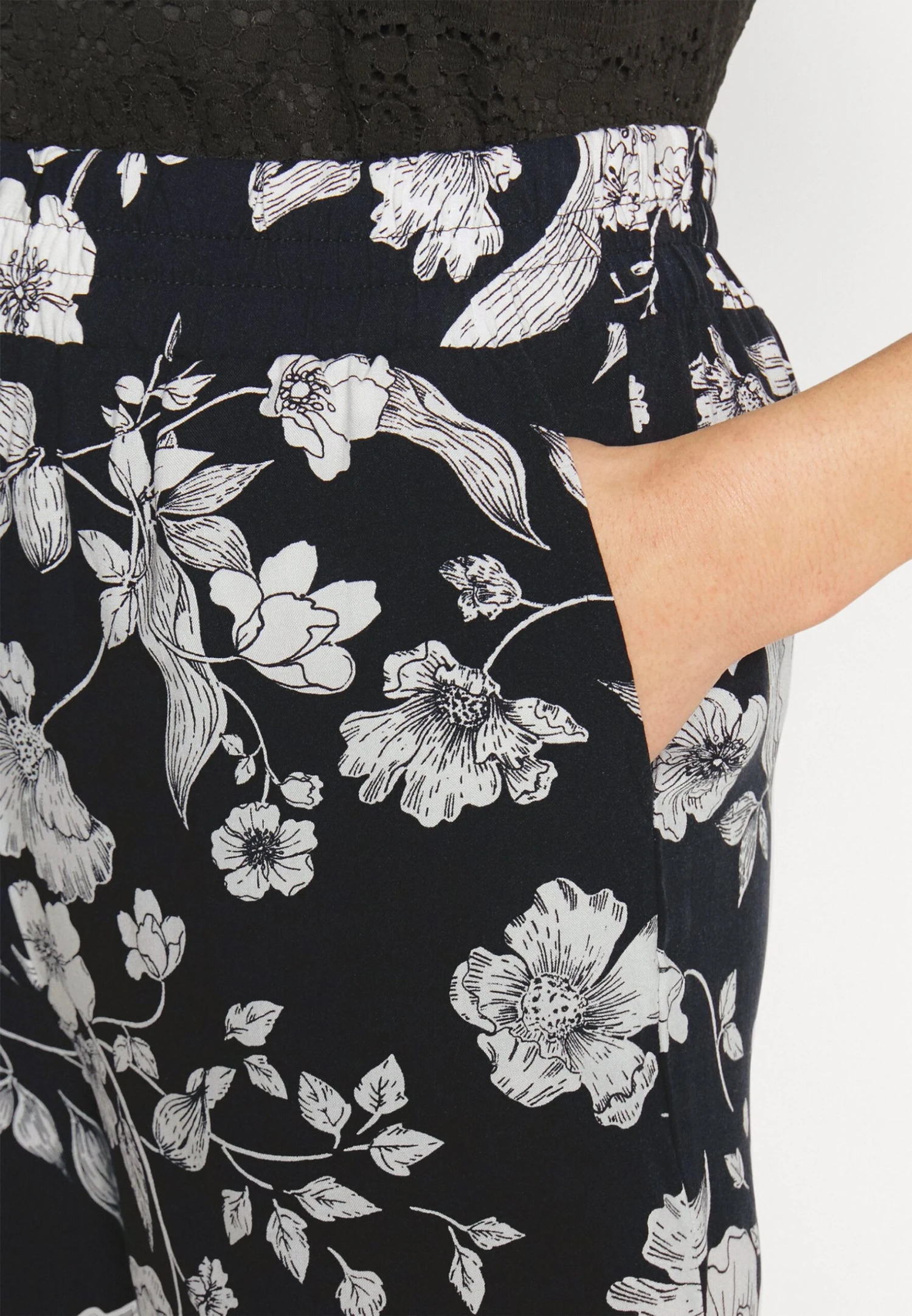 Pantalon Classique - Black/Off-White Pantalon Classique - Black/Off-White -Anna Field cae2735c508c4d13918b1564629d6887 scaled