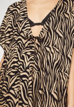 Anna Field Printed Short Kimono / 606 - Khaki_003 - Off-White - Accessoire De Plage - Black/Tan 4 Anna Field Printed Short Kimono / 606 - Khaki_003 - Off-White - Accessoire De Plage - Black/Tan -Anna Field cbb738f4c85b498492a5a88783fde557 scaled