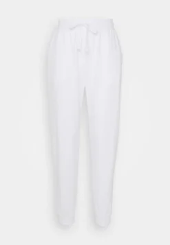 Anna Field Pyjama - Off White 6 Anna Field Pyjama - Off White -Anna Field d7aa32d567f44e49b85356dc75f04bde scaled