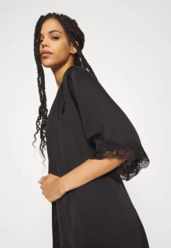 Anna Field Peignoir - Black 3 Anna Field Peignoir - Black -Anna Field e0081cfd22a84dcbbf8c9793fd4c8731 scaled