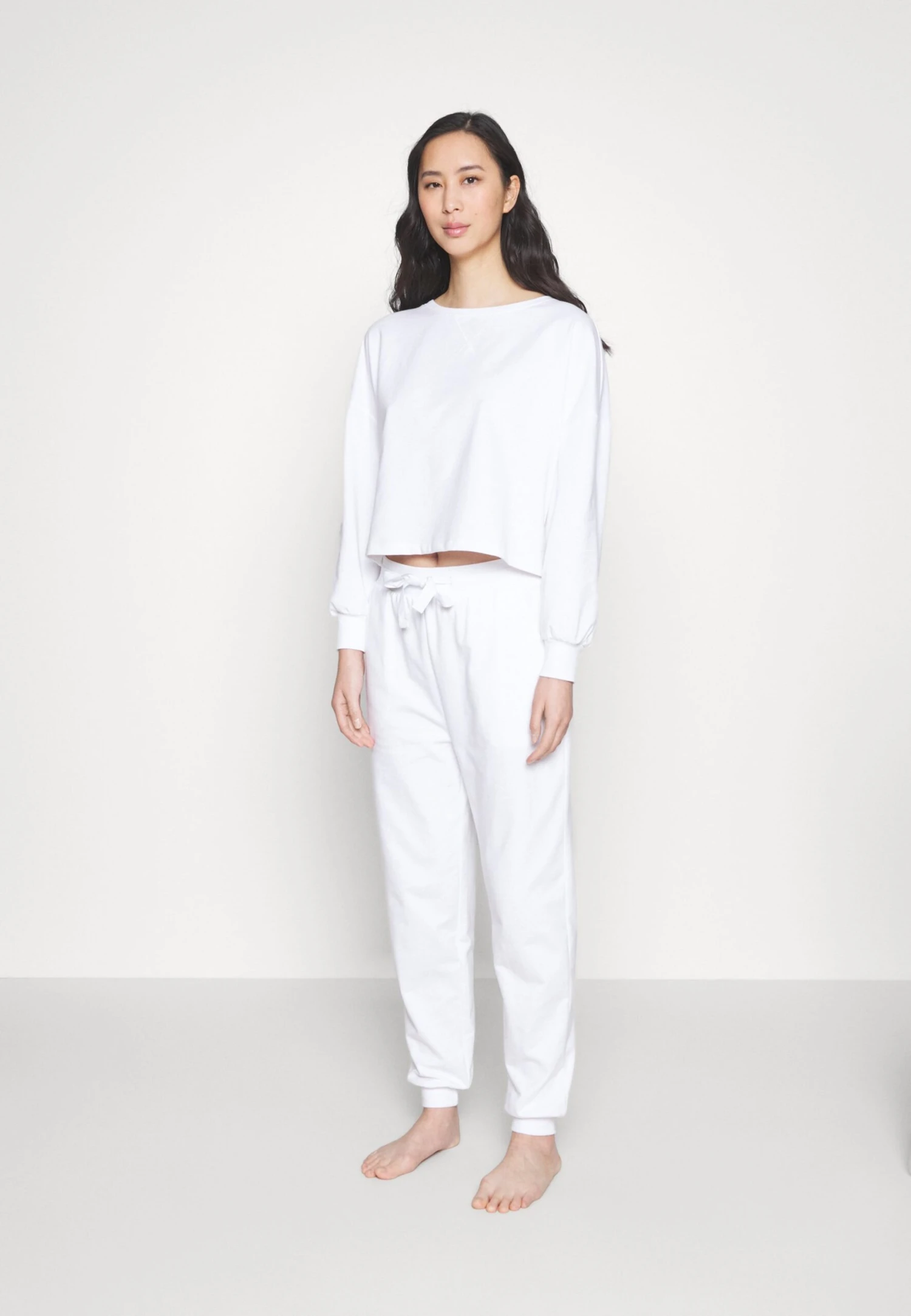 Pyjama - Off White Anna Field Pyjama - Off White -Anna Field e181a24b343d482d89f969451d3c4aa2 scaled