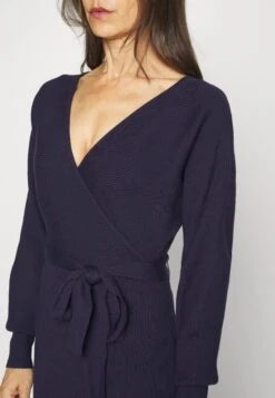 Anna Field Wrap V Ausschnitt Mini Strickkleid Mit Gürtel - Robe Fourreau - Dark Blue -Anna Field e5e6ad3fe28548f99a72b8609f628825 scaled