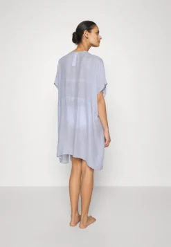 Anna Field Printed Short Kimono / 606 - Khaki_003 - Off-White - Accessoire De Plage - 502 - Blue 2 Anna Field Printed Short Kimono / 606 - Khaki_003 - Off-White - Accessoire De Plage - 502 - Blue -Anna Field ebe4555cc27f4c5990f5824b3719746a scaled