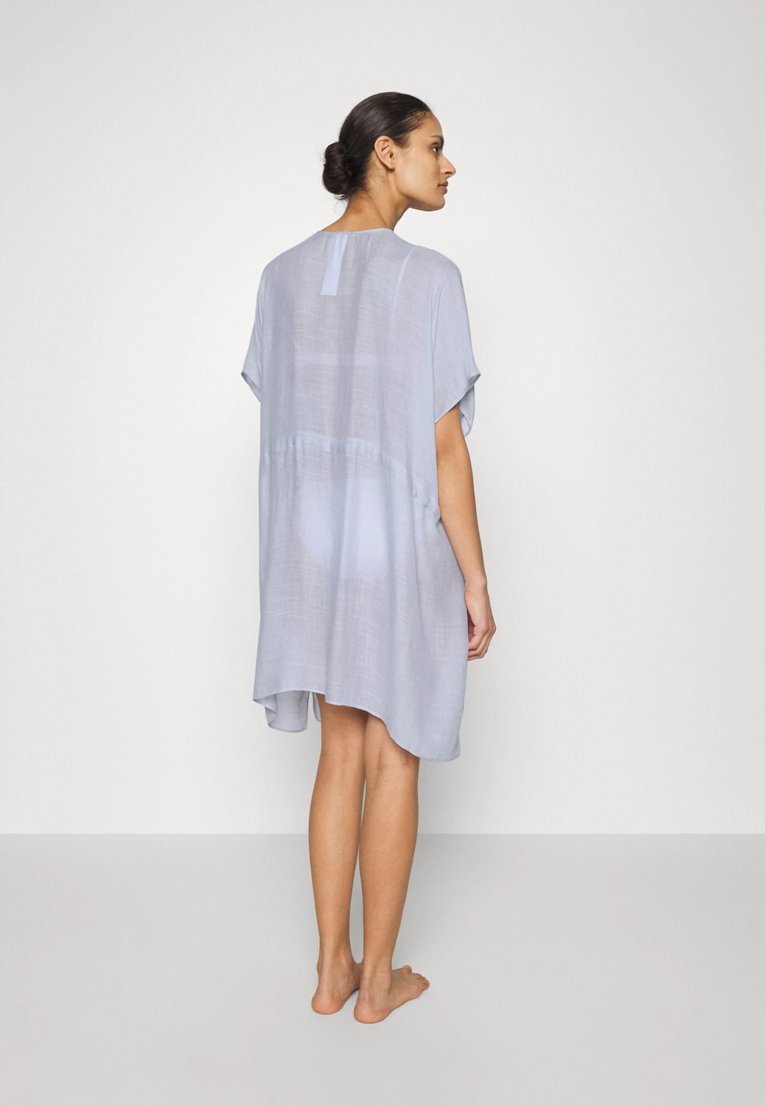 Printed Short Kimono / 606 - Khaki_003 - Off-White - Accessoire De Plage - 502 - Blue Anna Field Printed Short Kimono / 606 - Khaki_003 - Off-White - Accessoire De Plage - 502 - Blue -Anna Field ebe4555cc27f4c5990f5824b3719746a scaled