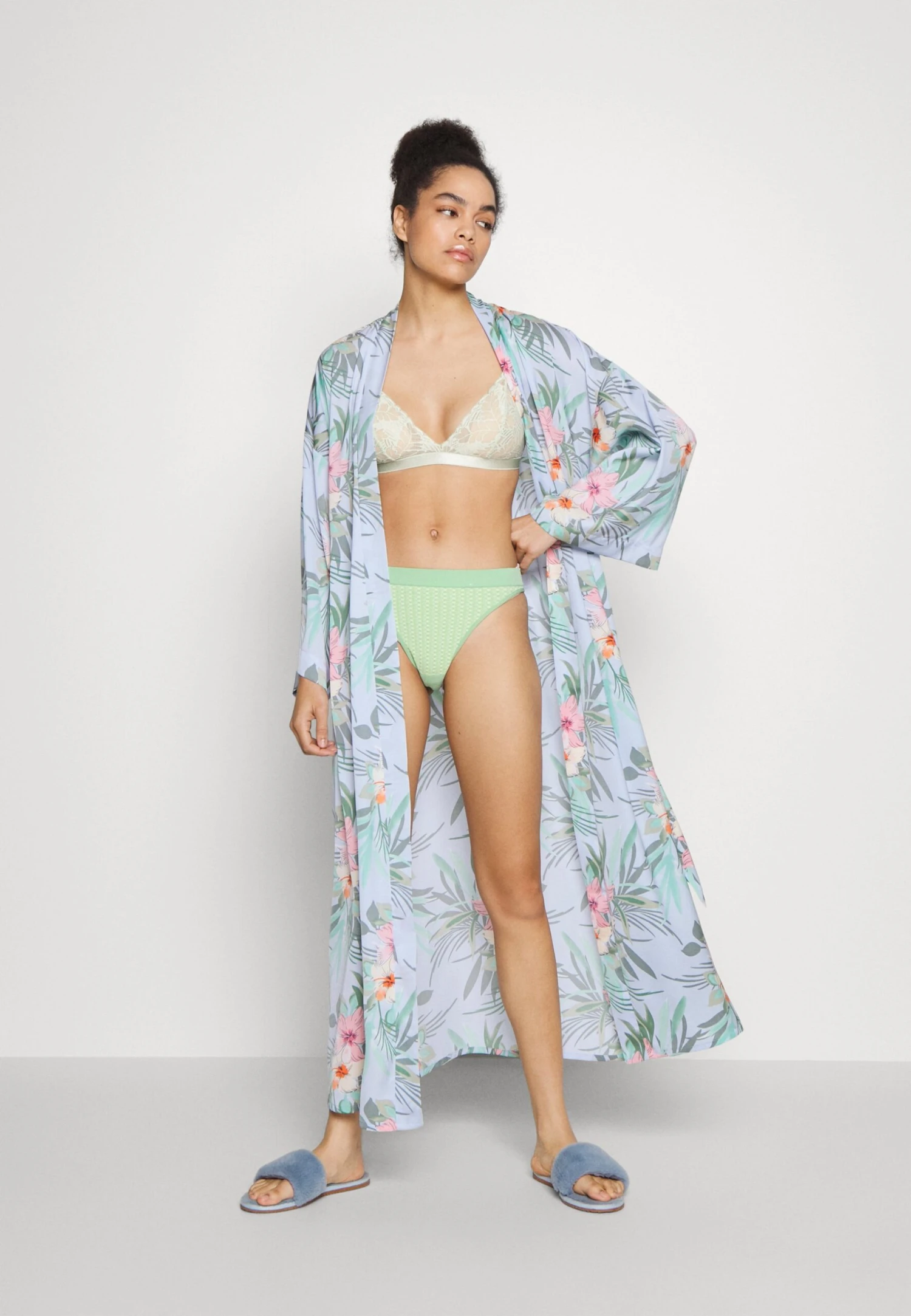 Floral Robe - Peignoir - Blue Anna Field Floral Robe - Peignoir - Blue -Anna Field ef93f0e8de8740f5a895126b761d338d scaled
