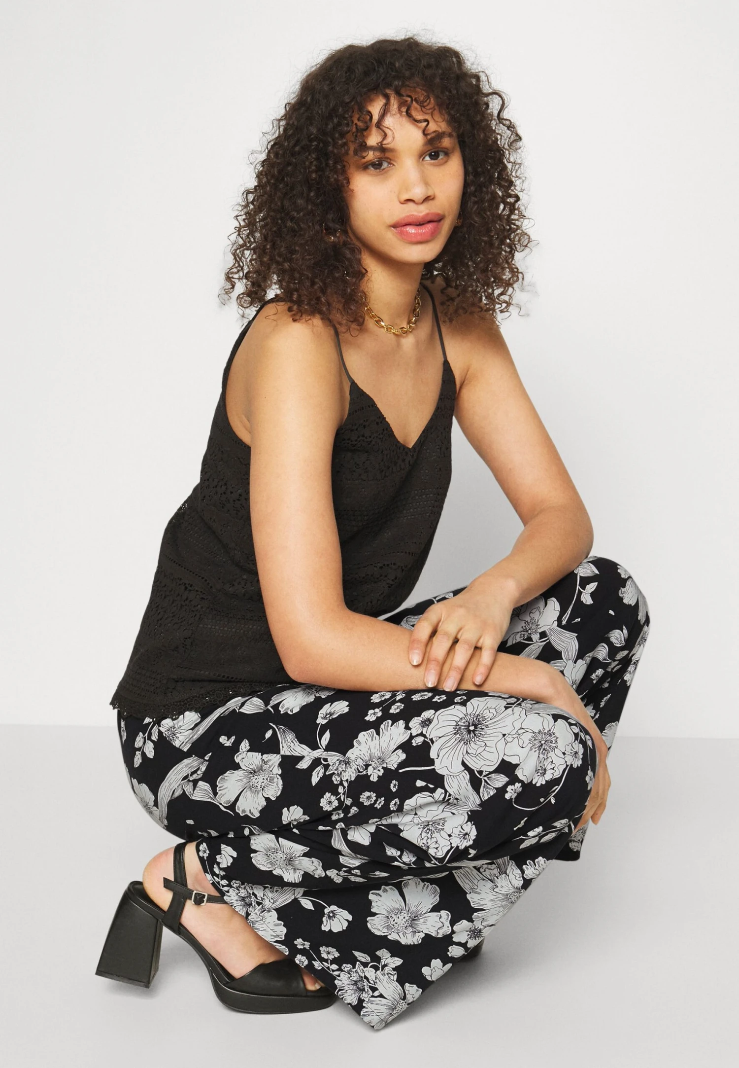 Pantalon Classique - Black/Off-White Pantalon Classique - Black/Off-White -Anna Field f401fb71215d448696c2990a205c9b61 scaled