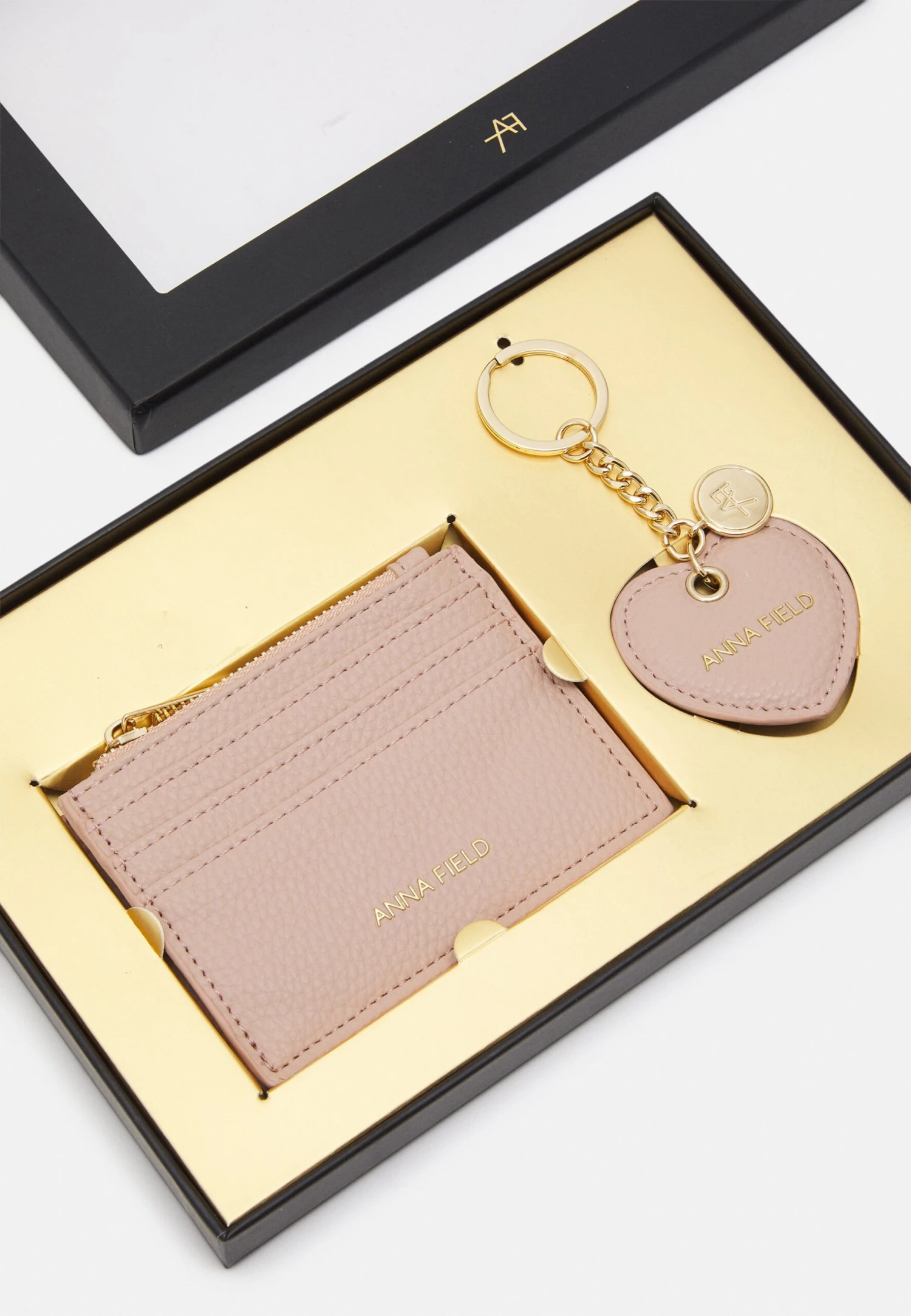 Set - Étui Pour Cartes De Visite - Nude Anna Field Set - Étui Pour Cartes De Visite - Nude -Anna Field fe7c2be51a2b4deabf3c97e99bdf5109 scaled